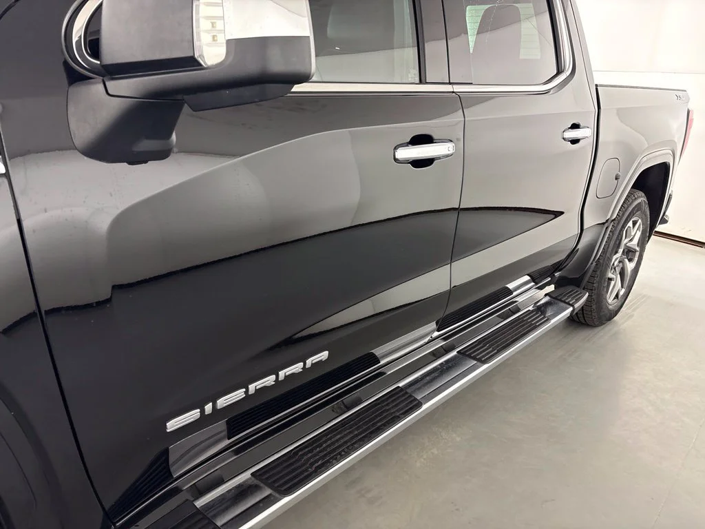 Used 2023 ONYX BLACK GMC SLT image 15