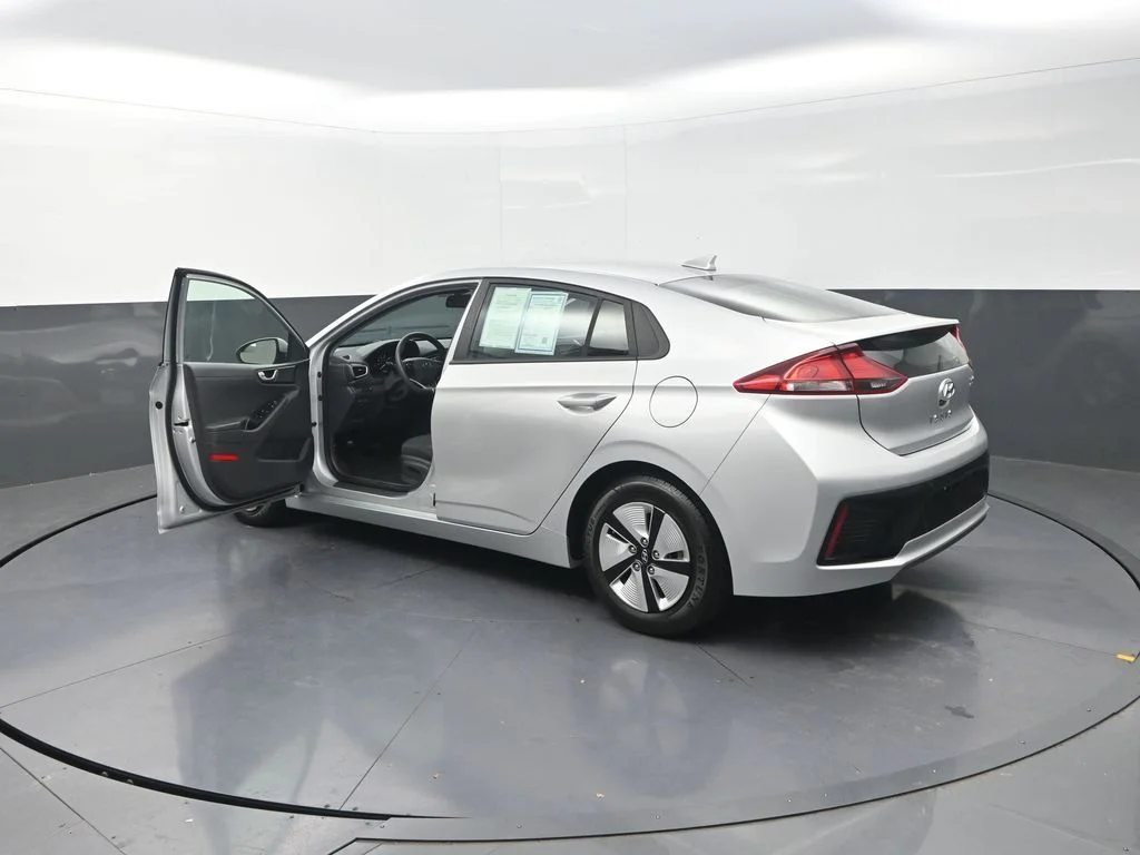 Used 2018 Silver Hyundai Blue image 35