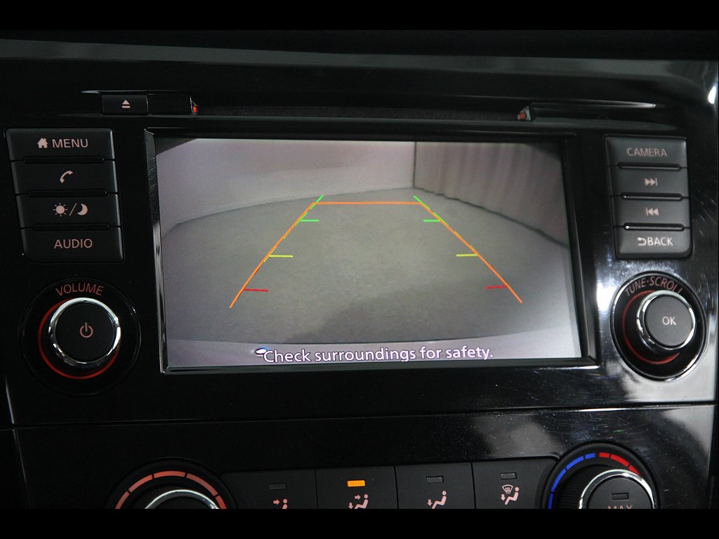 Used 2018 Glacier White Nissan S image 13