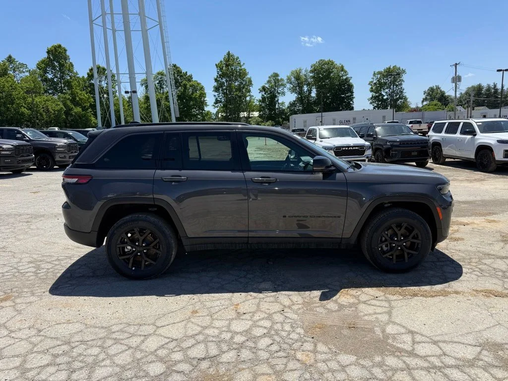 New 2026 Baltic Gray Metallic Clear-Coat Exterior Paint Jeep Altitude image 5