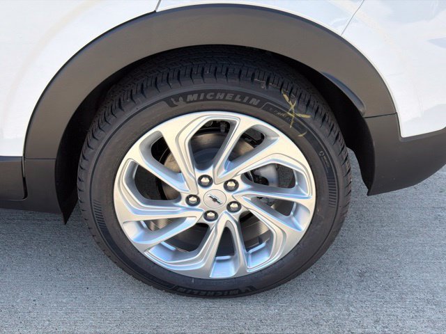 2027 Chevrolet Bolt LT - Photo 6