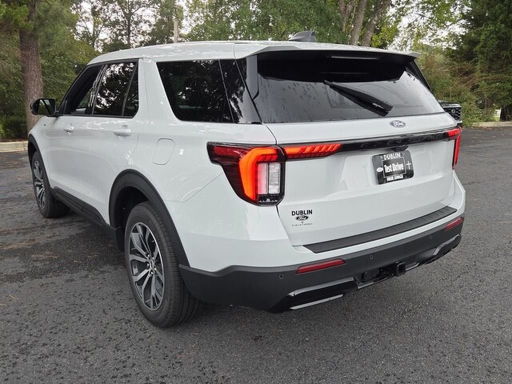 New 2027 Avalanche Gray Ford ST-Line image 15