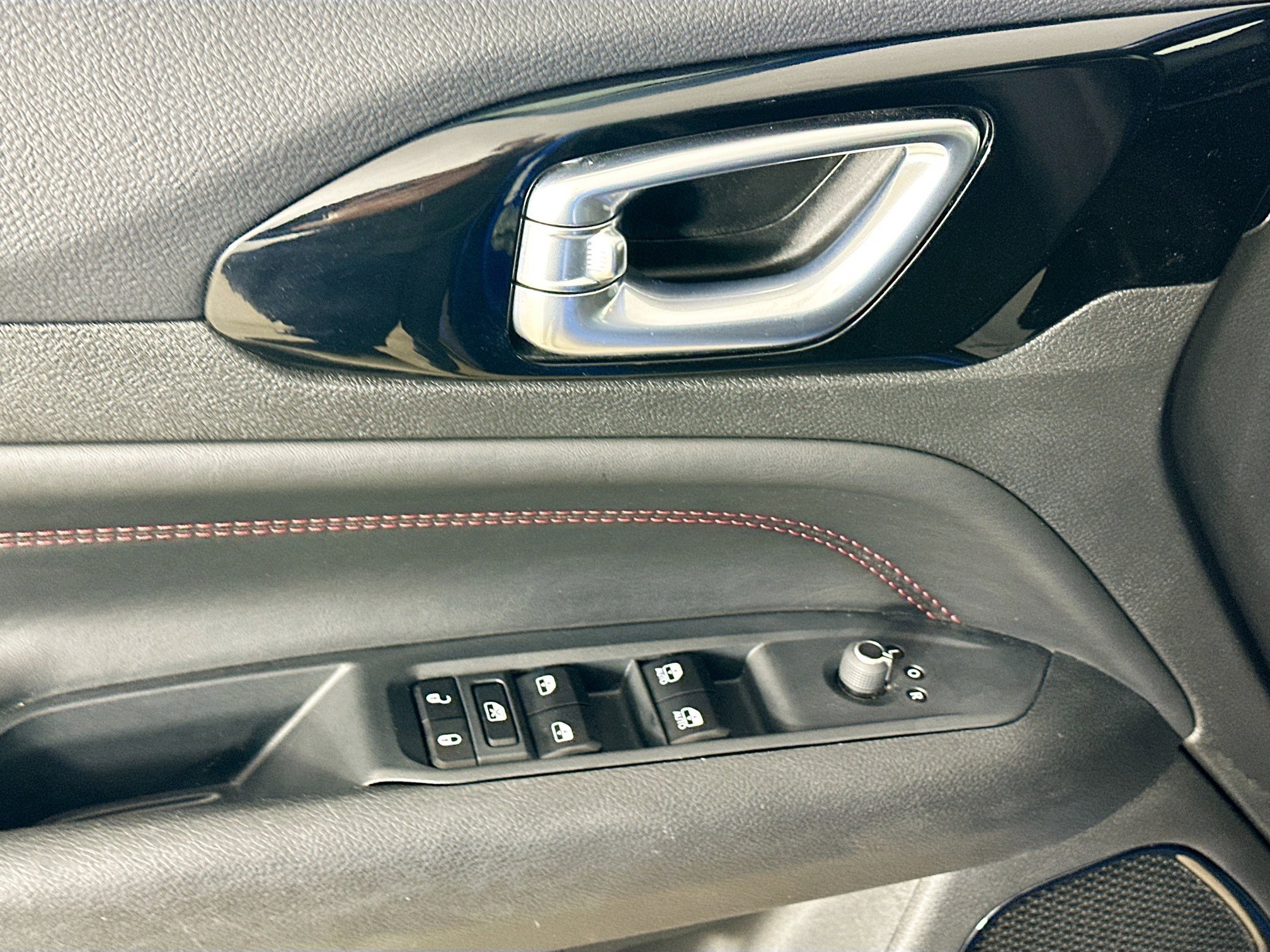 Used 2024 Hydro Blue Pearlcoat Jeep Trailhawk image 23