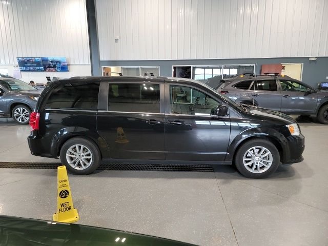 Used 2020 Brilliant Black Crystal Pearlcoat Dodge SXT image 8