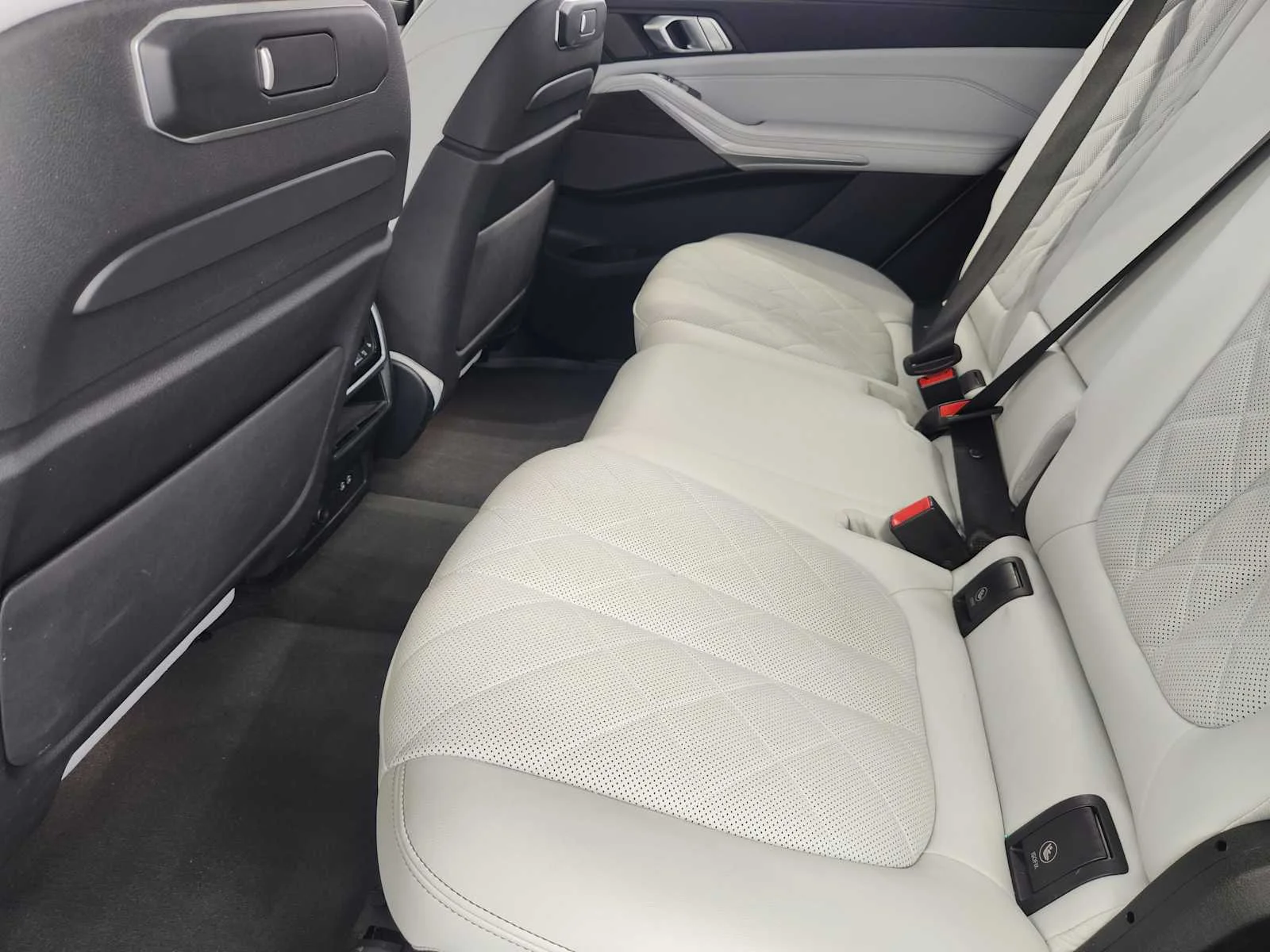 Certified Used 2024 Alpine White BMW xDrive40i image 19