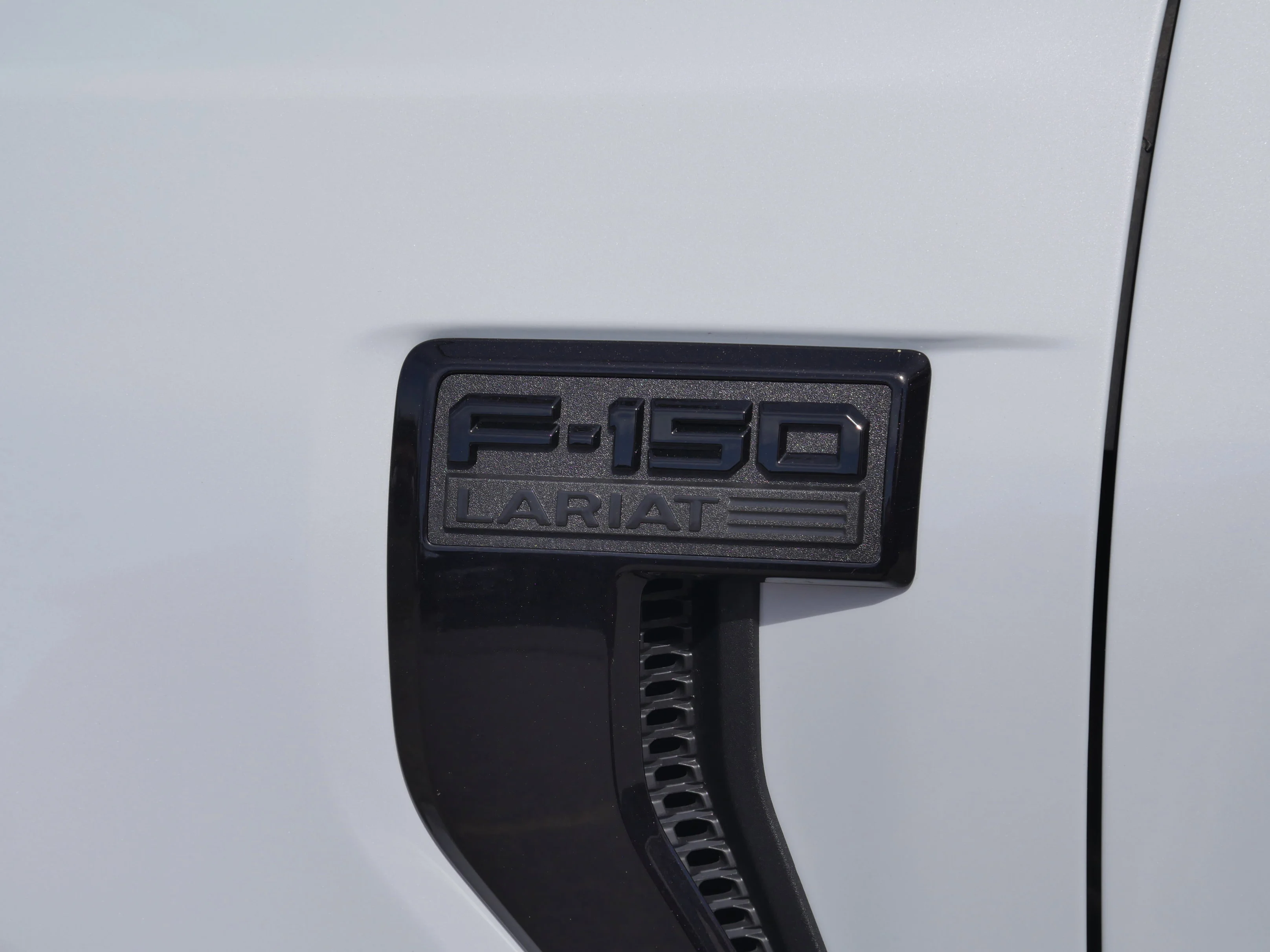 Certified Used 2025 Space White Metallic Ford LARIAT image 20