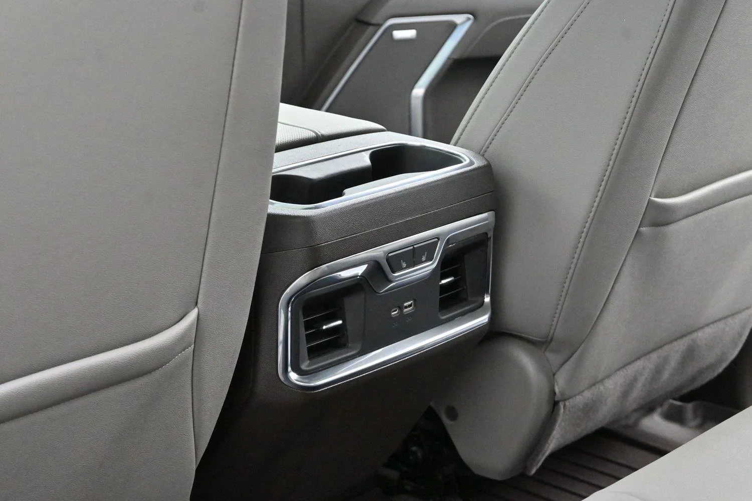 Used 2023 ONYX BLACK GMC SLT image 31