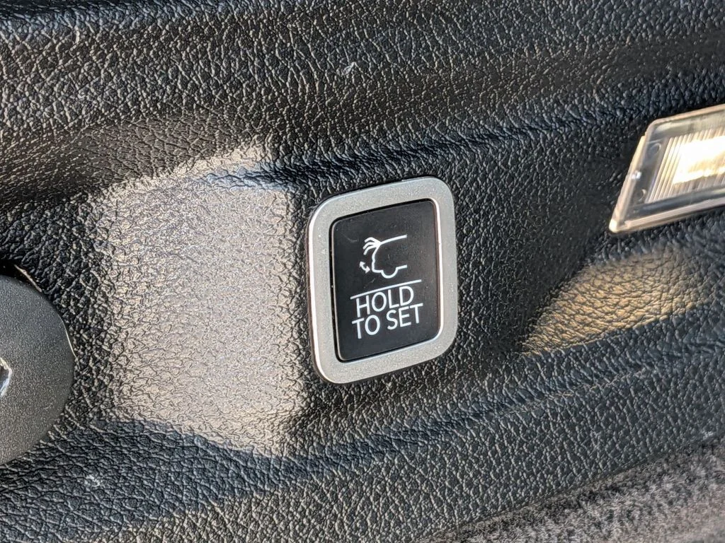 Used 2021 Black Jeep Summit image 29