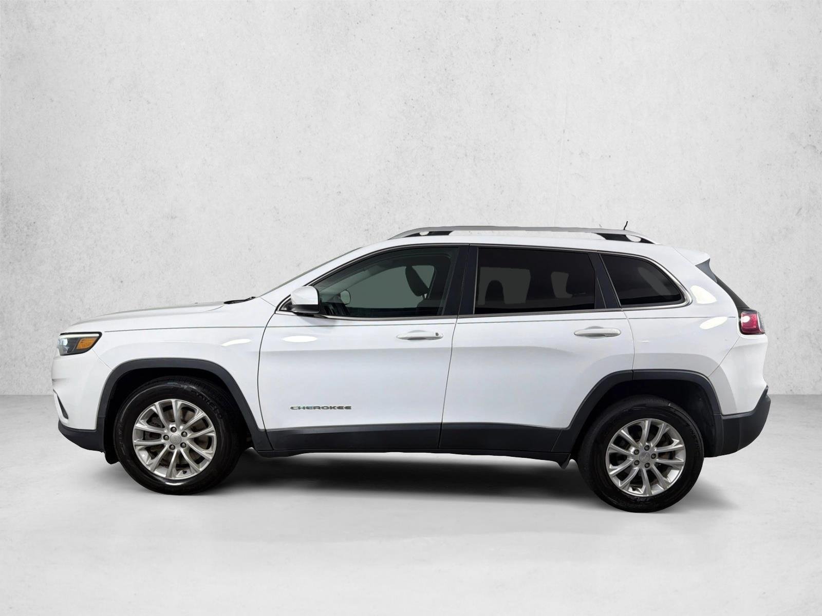 Used 2019 Bright White Clearcoat Jeep Latitude image 6