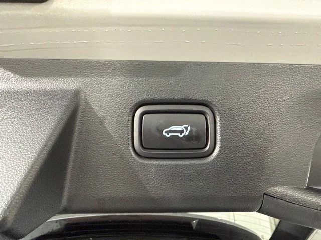 Used 2023 Silver Hyundai SEL image 12