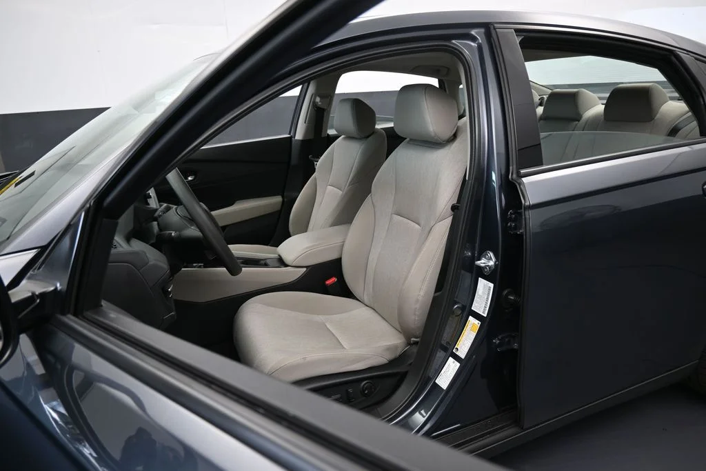 Used 2025 Gray Honda SE image 10