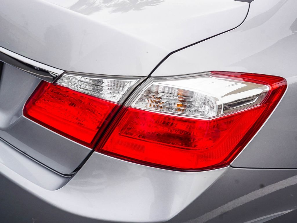 Used 2013  Honda LX image 7