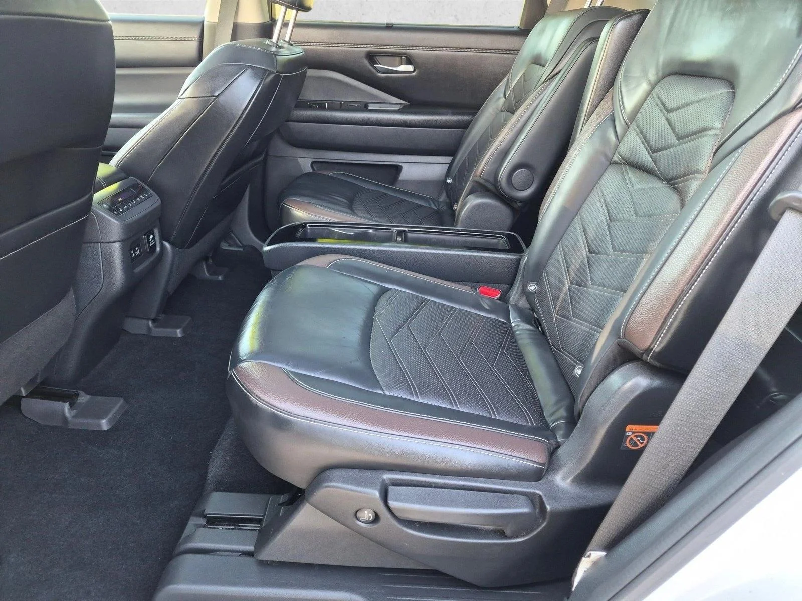 Used 2022 Pearl White Tricoat Nissan Platinum image 16