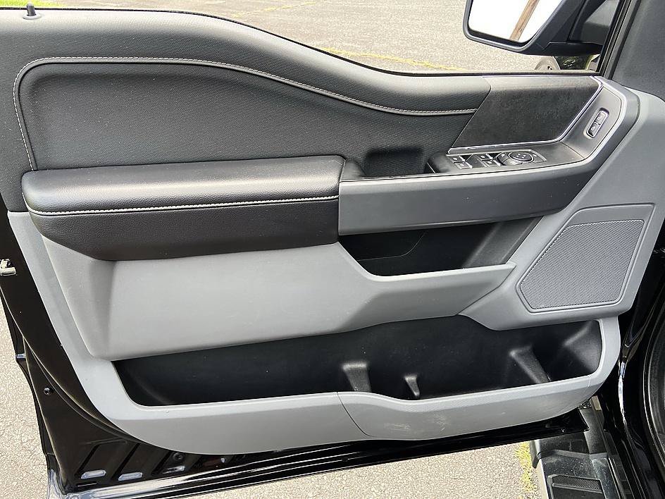 Used 2025 Black Metallic Ford XLT image 10