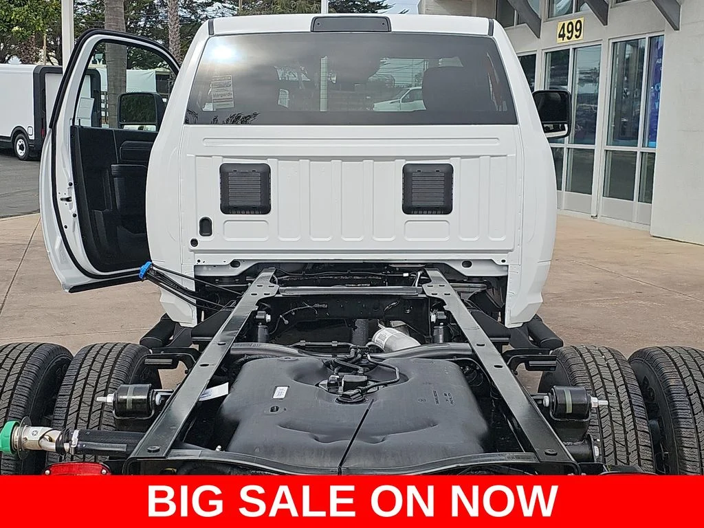 New 2026 Bright White Clearcoat RAM Tradesman image 12