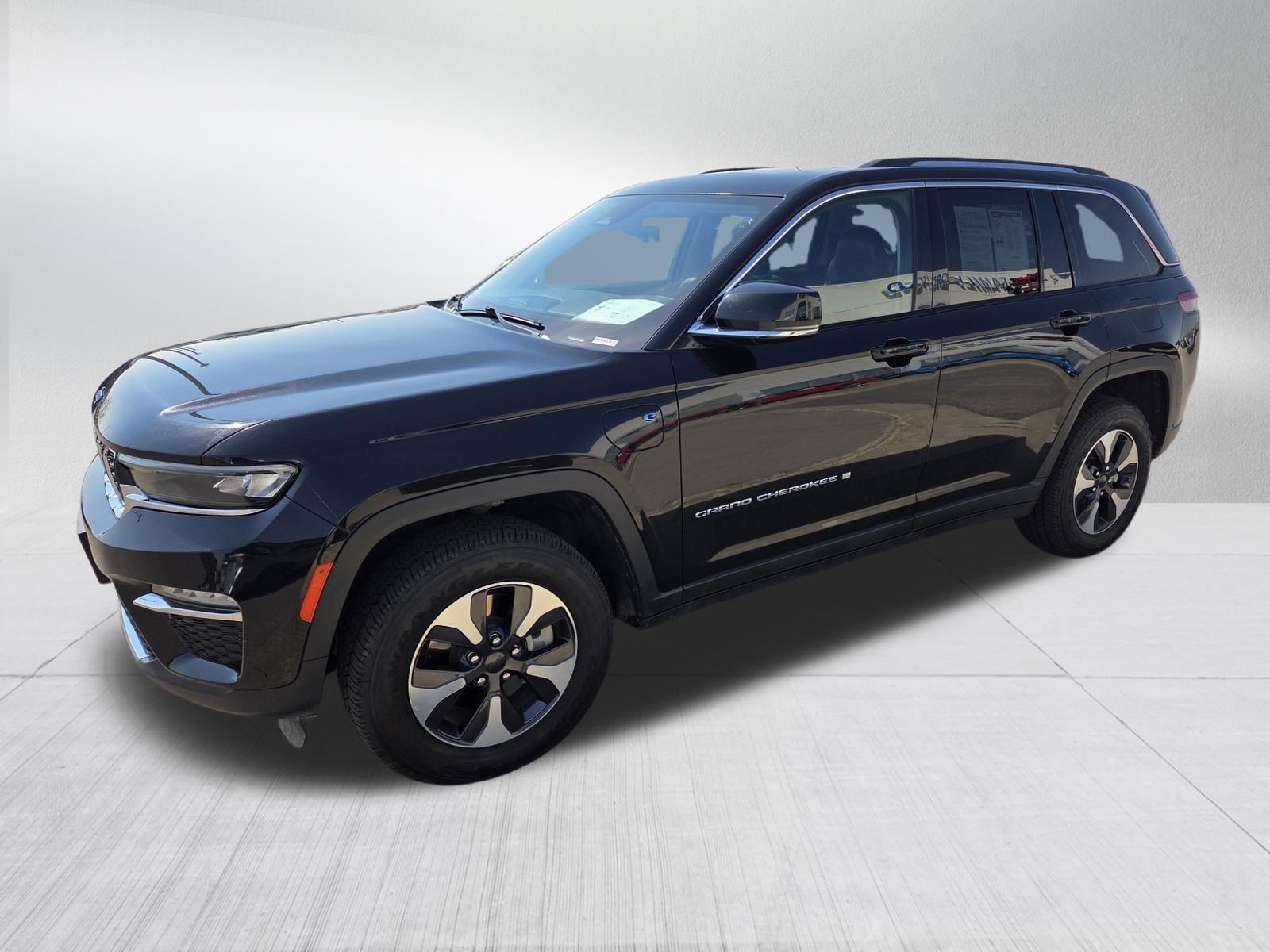 Used 2024 Diamond Black Jeep  image 3