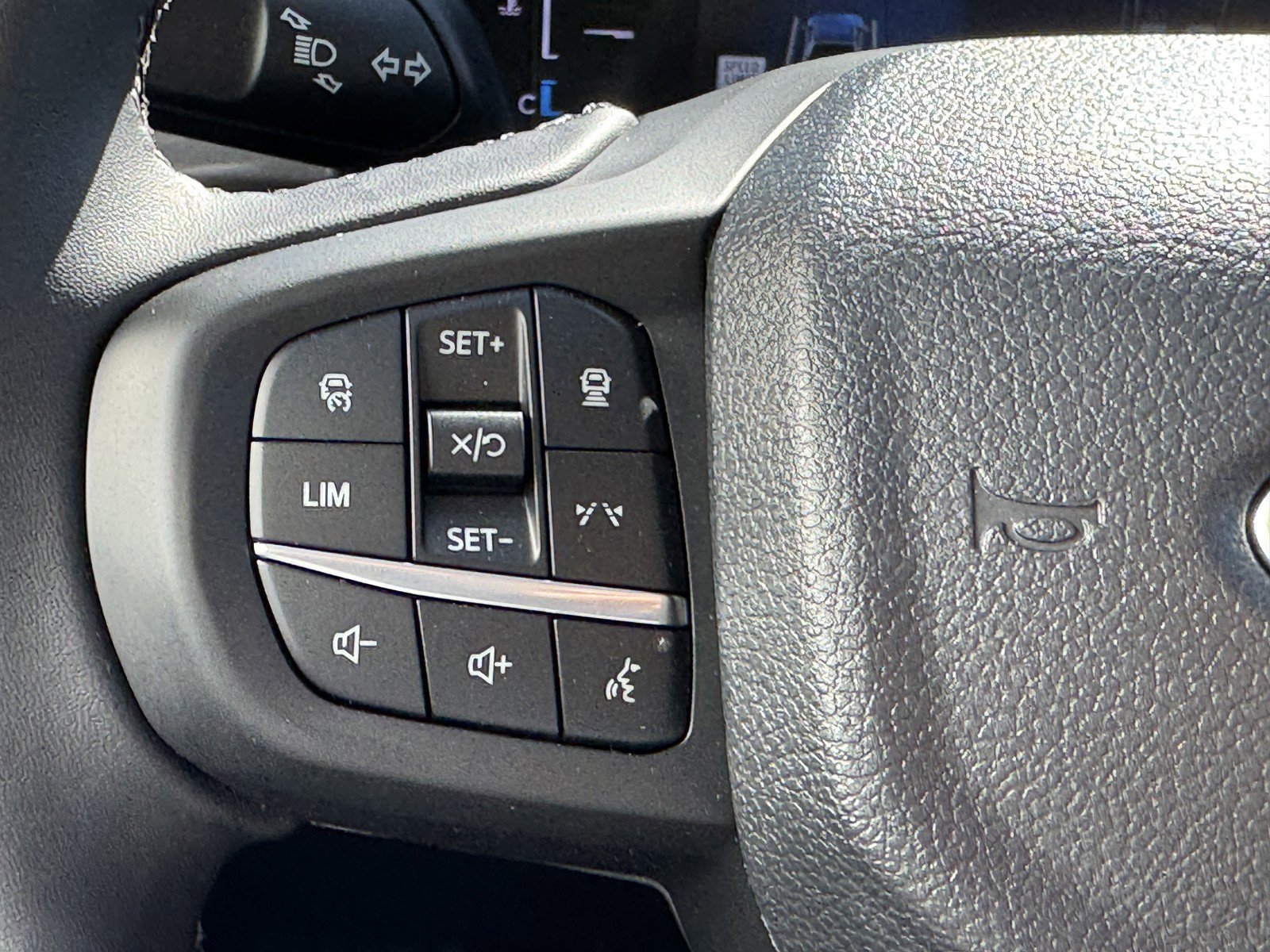 New 2024 Oxford White Ford XLT image 22