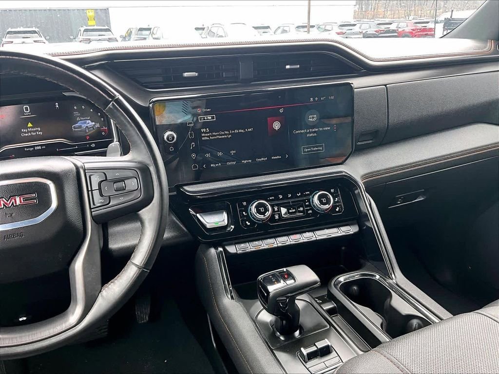 Used 2024 White GMC AT4 image 29