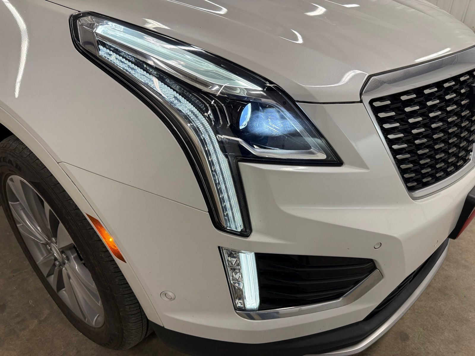 Used 2022 White Cadillac Premium Luxury image 4