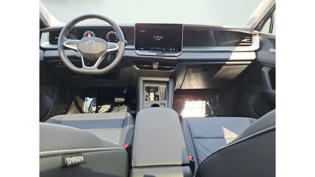2025 Volkswagen Tiguan SE - Photo 19