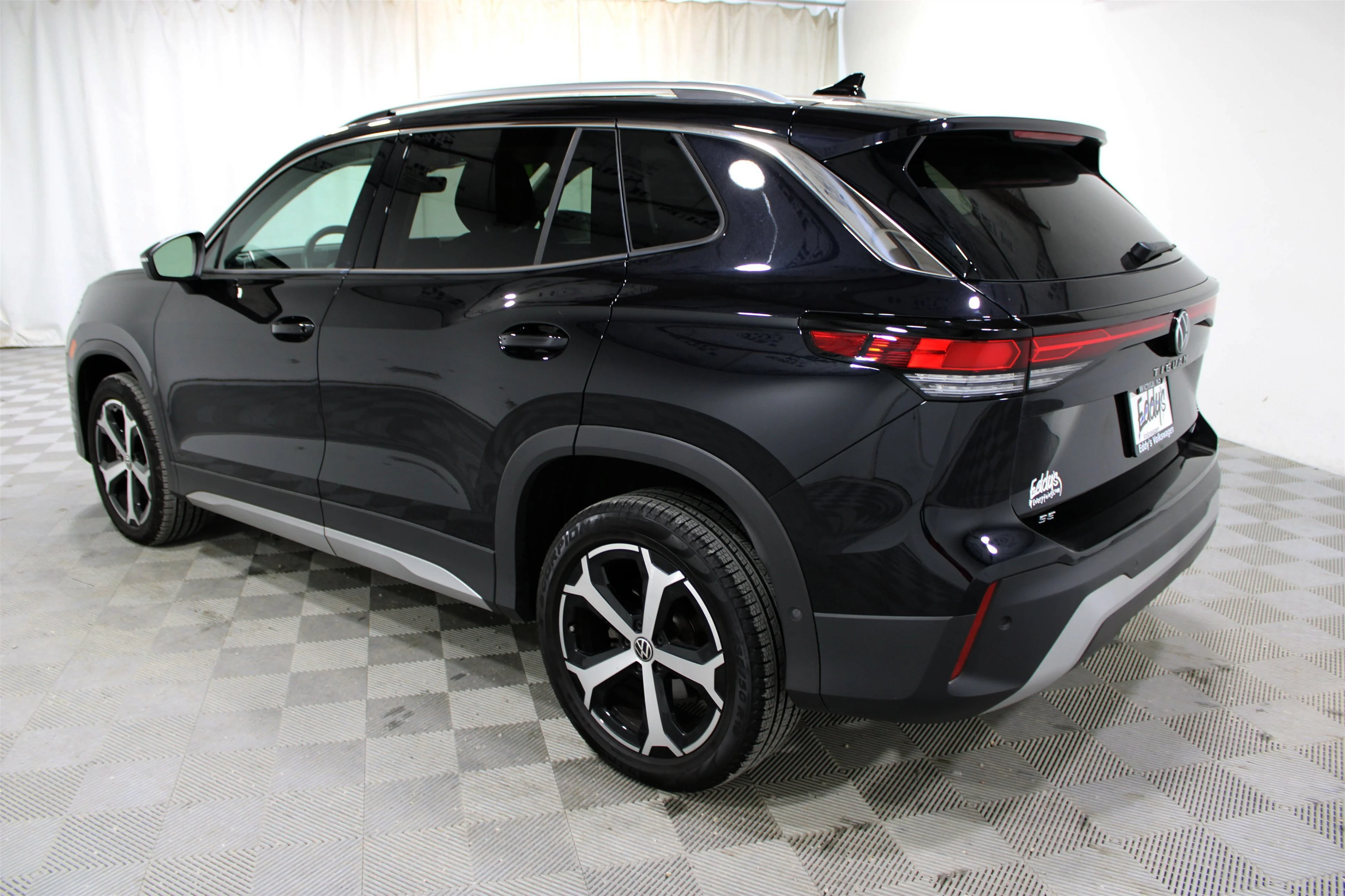 2025 Volkswagen Tiguan SE - Photo 28