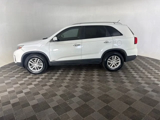 Used 2015 White Kia LX image 8