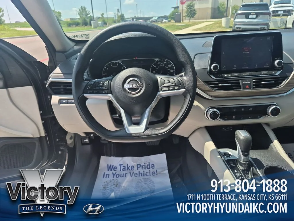 Used 2025 Black Nissan 2.5 SV image 13