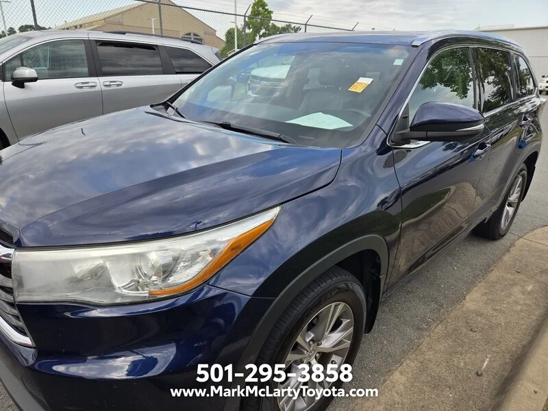 Used 2015 BLUE TOYOTA AWD 4DR V6 XLE image 4