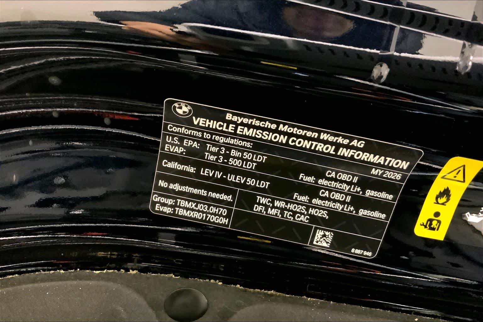 New 2026 Carbon Black Metallic BMW xDrive50e image 17