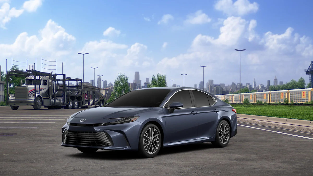2026 Toyota Camry XLE Hybrid's photo