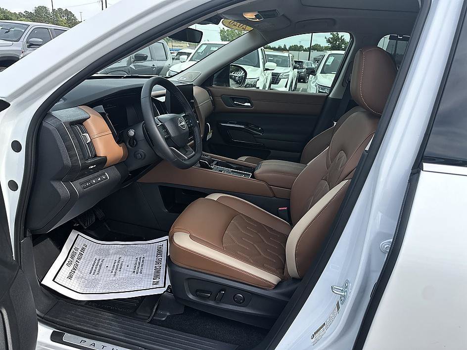 Certified Used 2026 Everest White Pearl Tricoat Nissan Platinum image 13