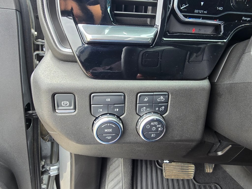 Used 2025 Sterling Metallic GMC SLE image 16