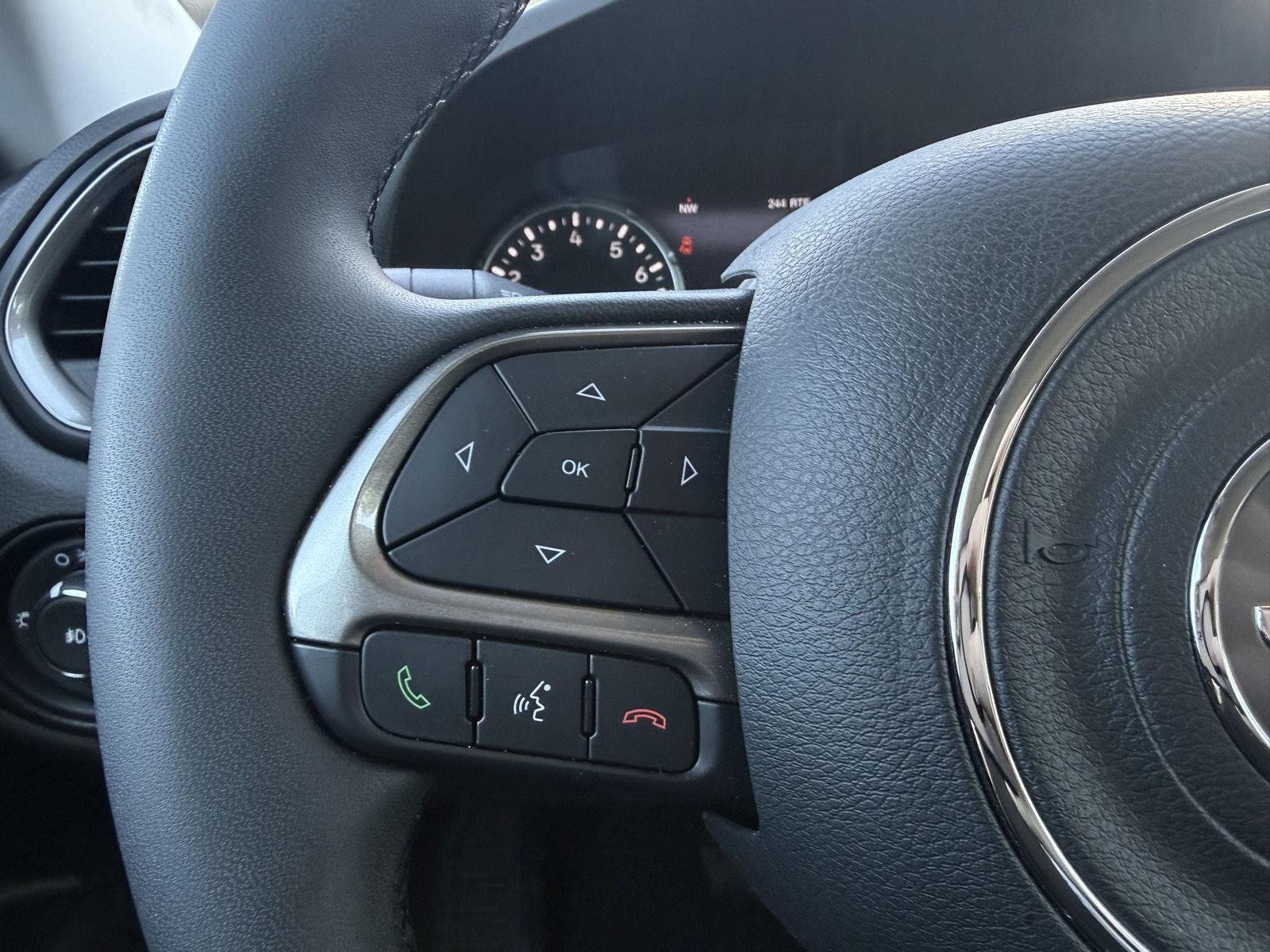 Used 2022 Gray Jeep  image 9