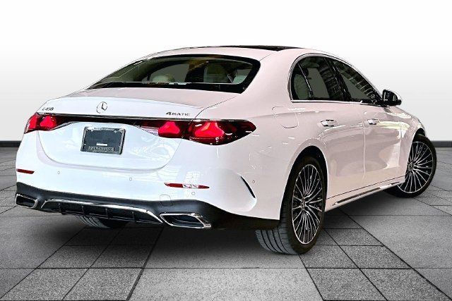 New 2026 MANUFAKTUR Moonlight White Metallic Mercedes-Benz E 450 image 31