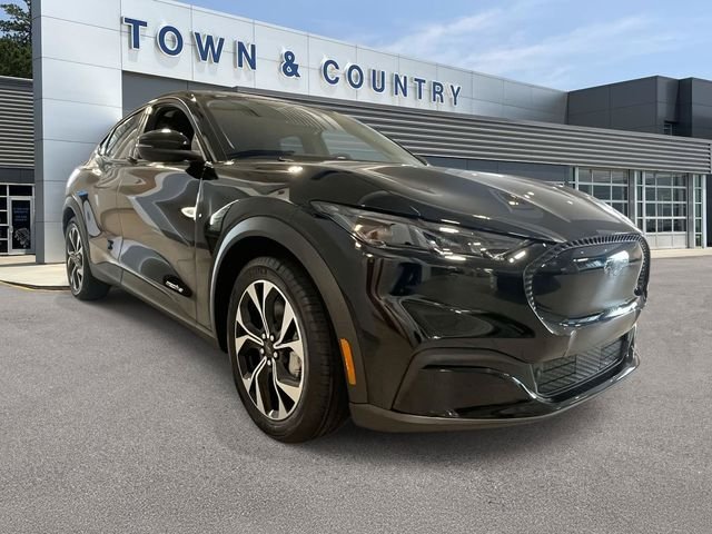 New 2026 Shadow Black Ford Select image 1