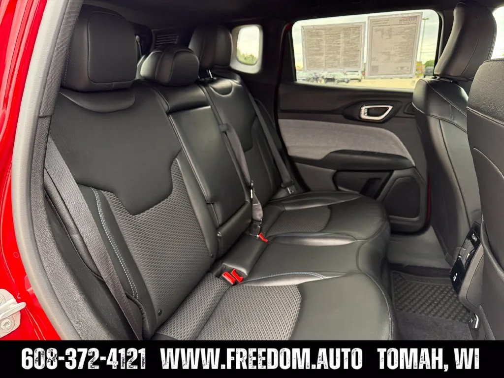 Used 2025 Red Jeep Latitude image 33