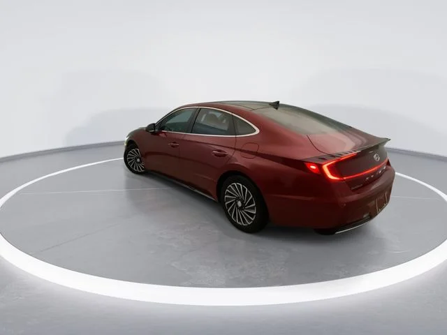 Used 2023 Red Hyundai Limited image 4