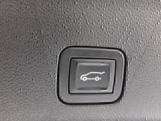 Used 2025 Black Chevrolet Z71 image 13
