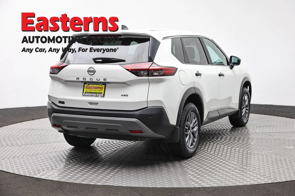 Used 2023 White Nissan S image 5