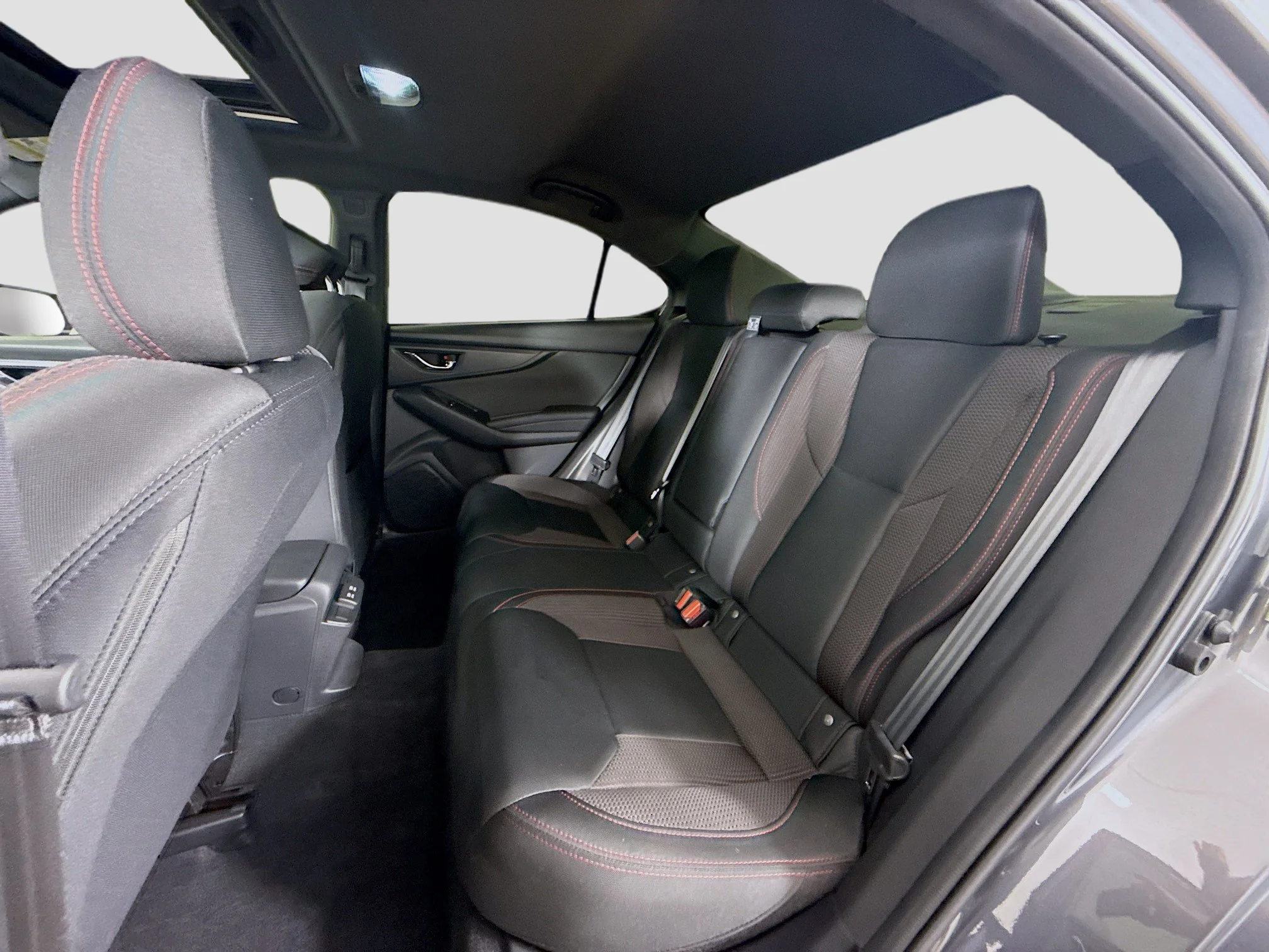 Used 2023  Subaru Premium image 26