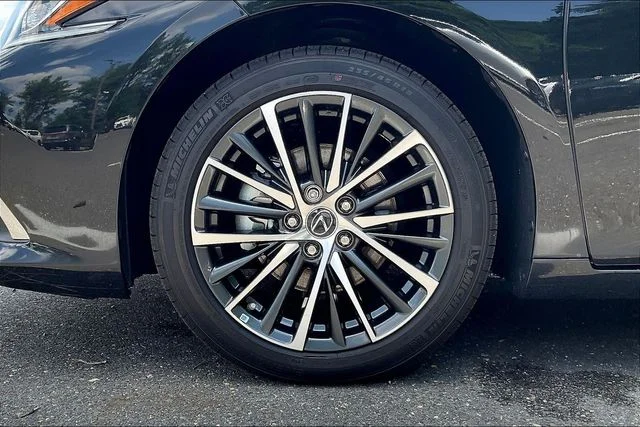 Certified Used 2024 Black Lexus 300h image 34