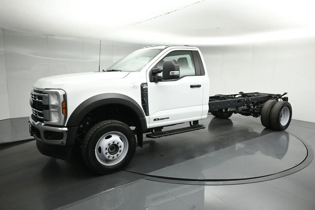 New 2025 Oxford White Ford XL image 5