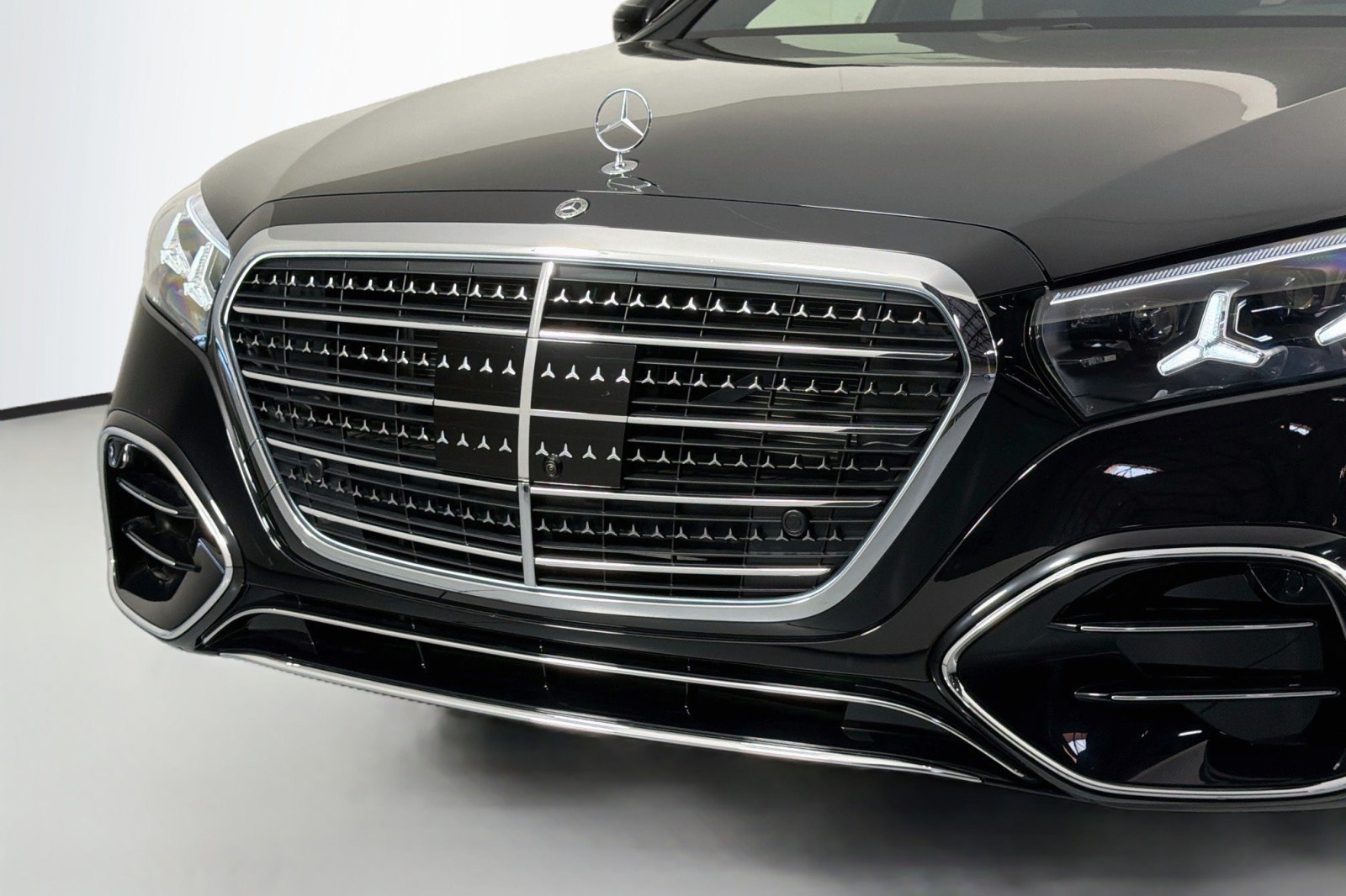 New 2027 Obsidian Black Metallic Mercedes-Benz S 580 4MATIC® Sedan image 12