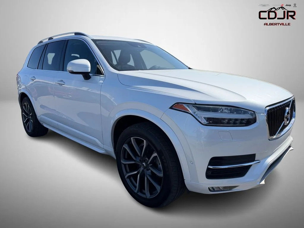 2017 Volvo XC90 T6 AWD Momentum's photo