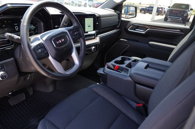 Used 2022 Silver GMC Elevation image 10