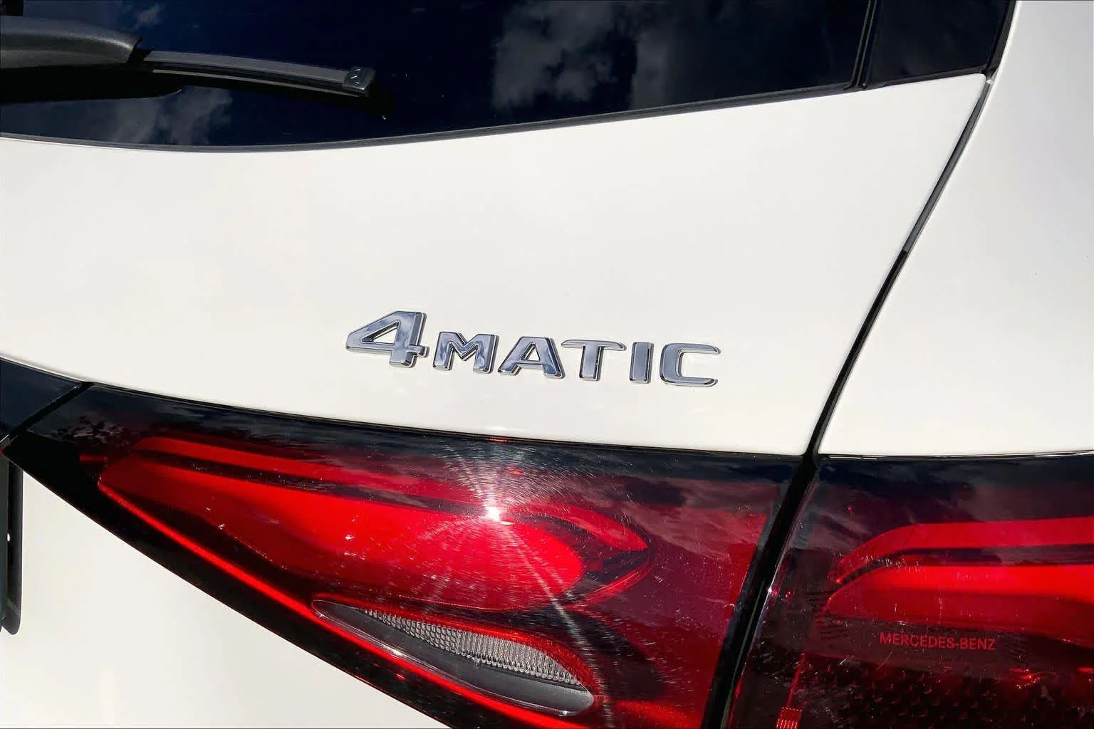 Certified Used 2025 Polar White Mercedes-Benz GLC 300 image 31
