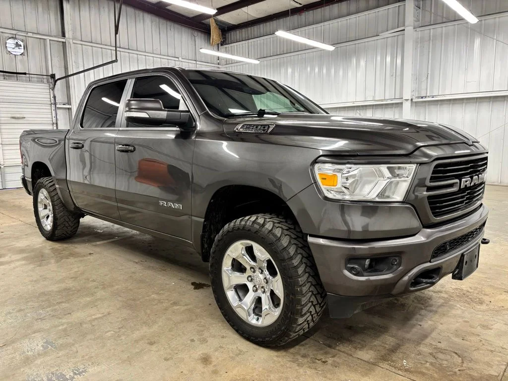 2020 RAM 1500 Big Horn/Lone Star 4x4 Crew Cab 5'7's photo
