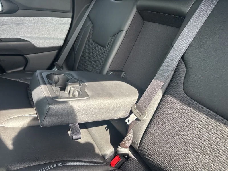 Used 2023 Silver Jeep Latitude image 21