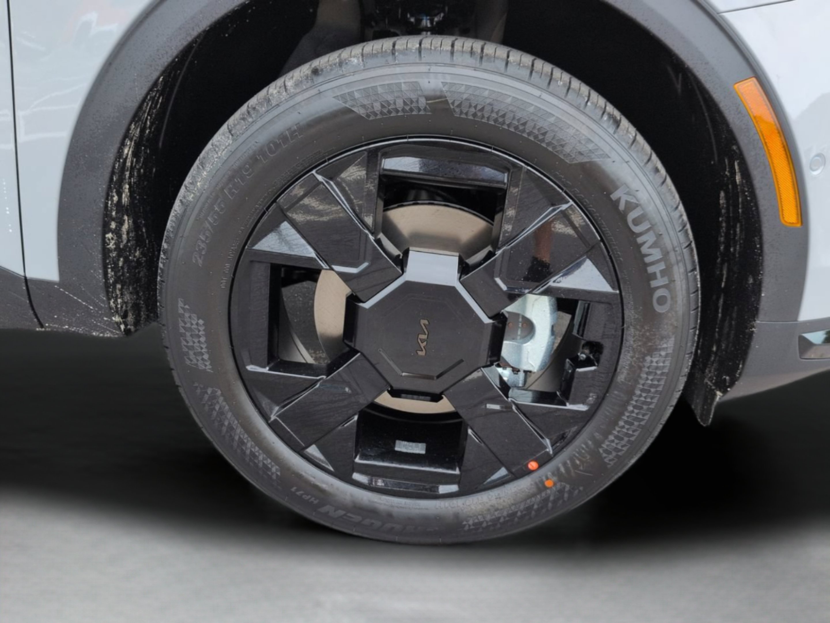 New 2026 Wolf Gray Kia X-Line image 32