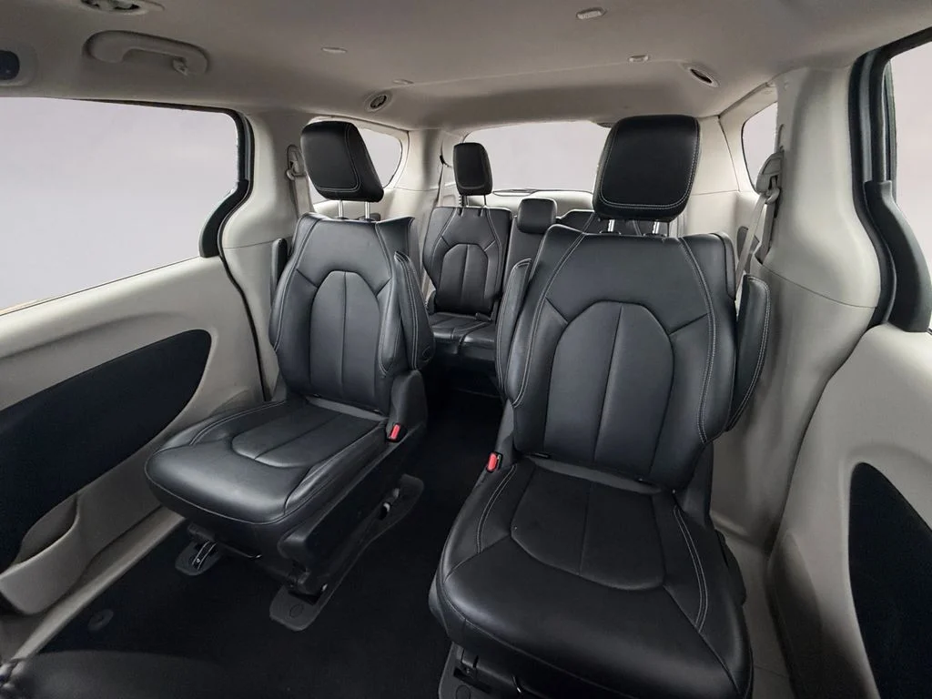 2024 Chrysler Pacifica PHEV Select - Photo 16